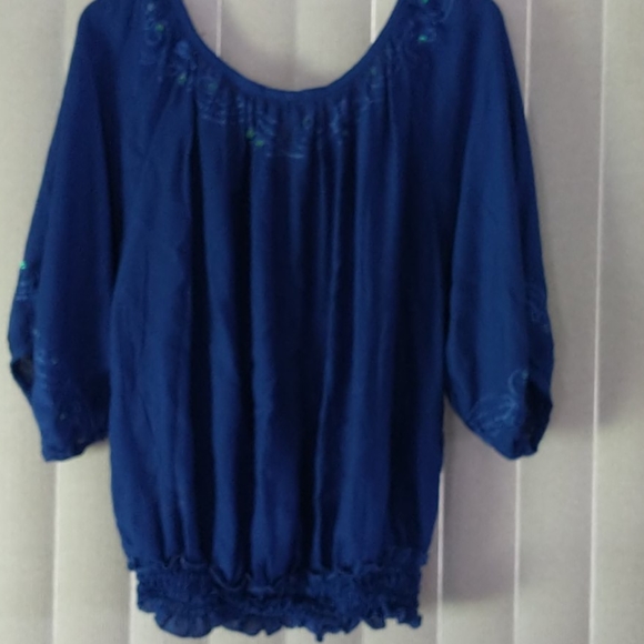 Island Planet Top - Picture 2 of 7